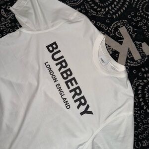 Burberry White T-Shirt with Black Logo size M
